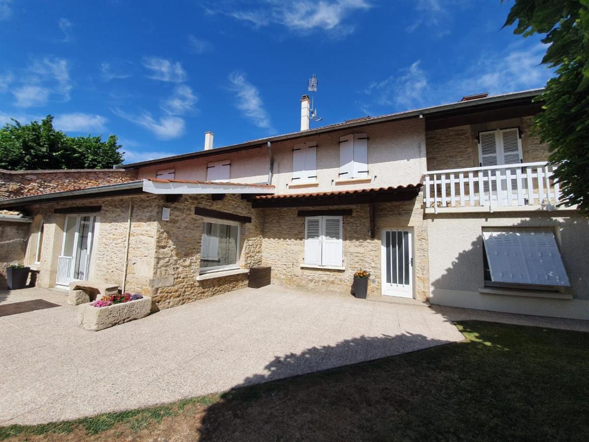 Le Saint-Hilaire Saint-Hilaire-de-Brens Exterior foto