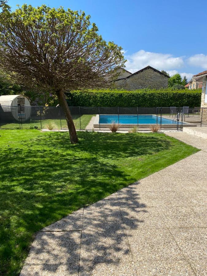 Le Saint-Hilaire Saint-Hilaire-de-Brens Exterior foto